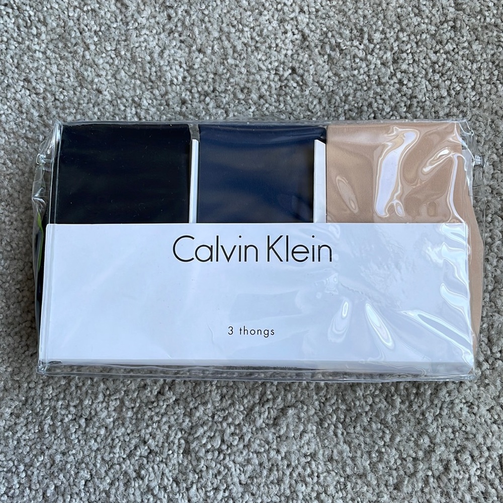 Calvin Klein Seam Free Thongs - 3 Pack - Large